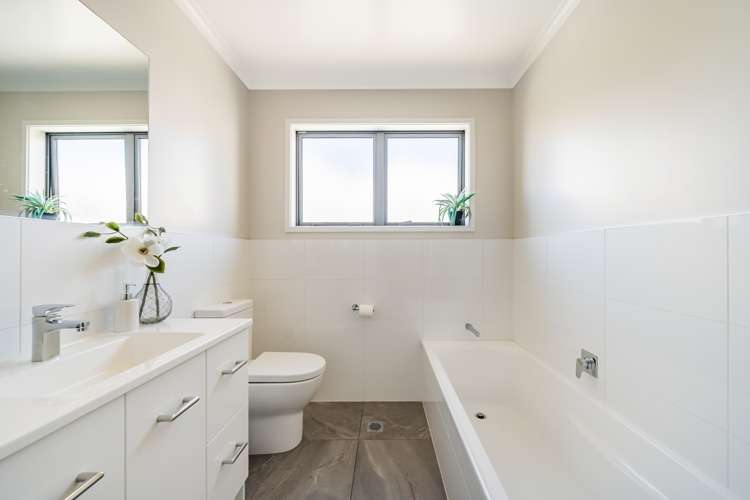 28 Latimer Way Petone_23