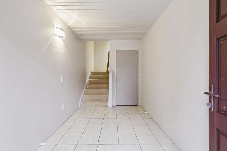 14b Domanski Crescent Owhiro Bay_14