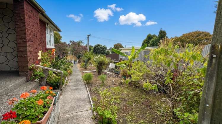 3 Valdale Road 11401_11