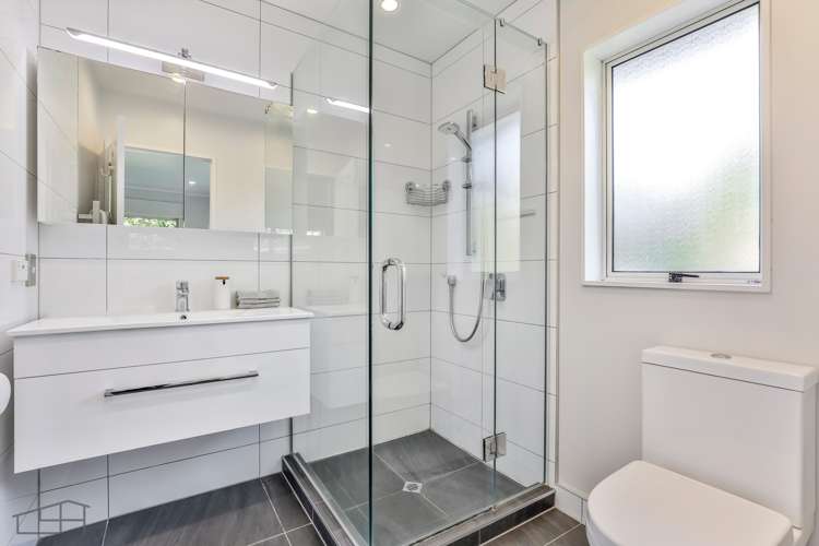 10 Woodfern Crescent Titirangi_15