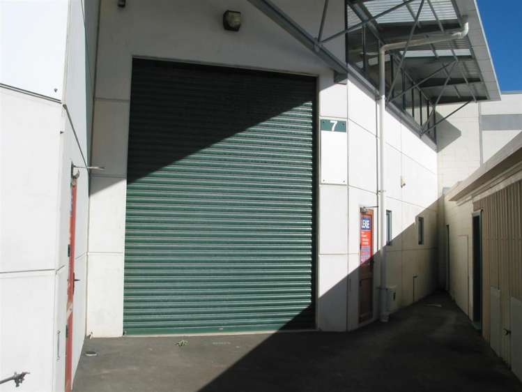 Unit 7, 98 Main Road Tawa_2