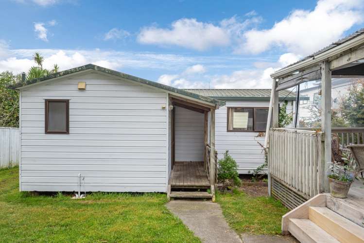 16 Achilles Crescent Narrow Neck_19