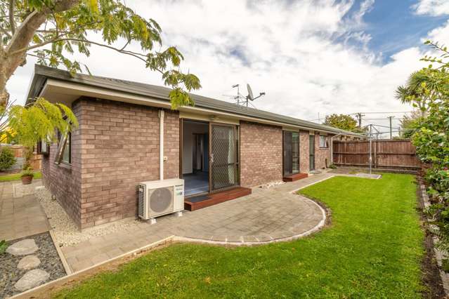 Cute Two bedroom Unit in New Brighton! A Hidden Gem!