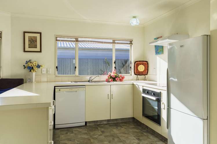 2/50 Nuffield Avenue_5