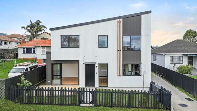 Freestanding & Road Frontage