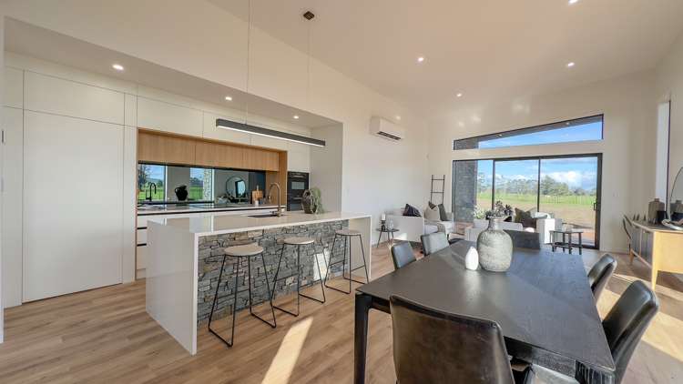 65 Livingstone Road Ngahinapouri_12