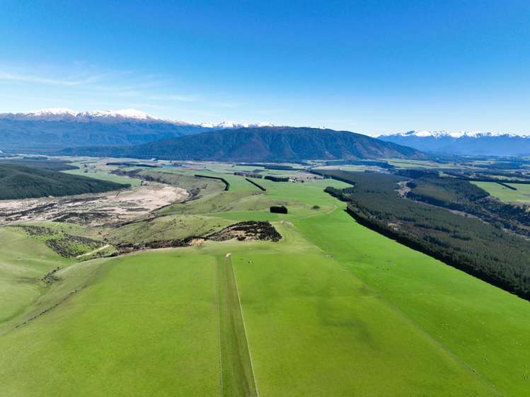 2211 Blackmount Redcliff Road Whare Creek_5