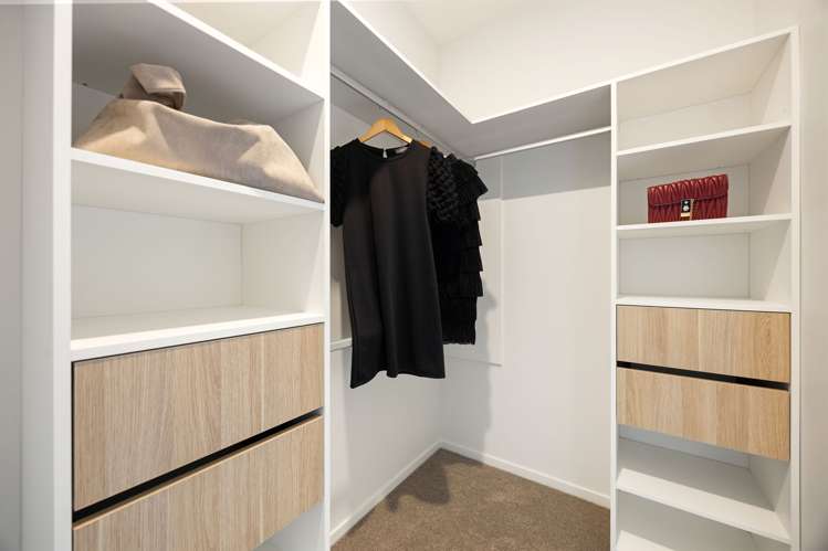 17 Auburn Green Peacocke_11