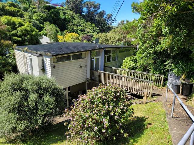 Sunny fully furnished 4 beroom home in Mornington