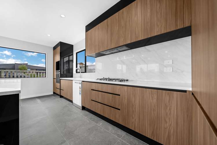 2 Whata Street Clarks Beach_11