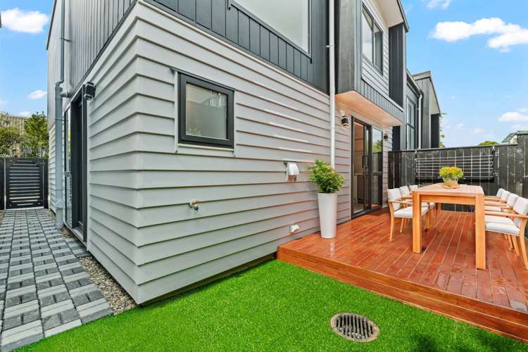 7B Thalia Place Totara Vale_12