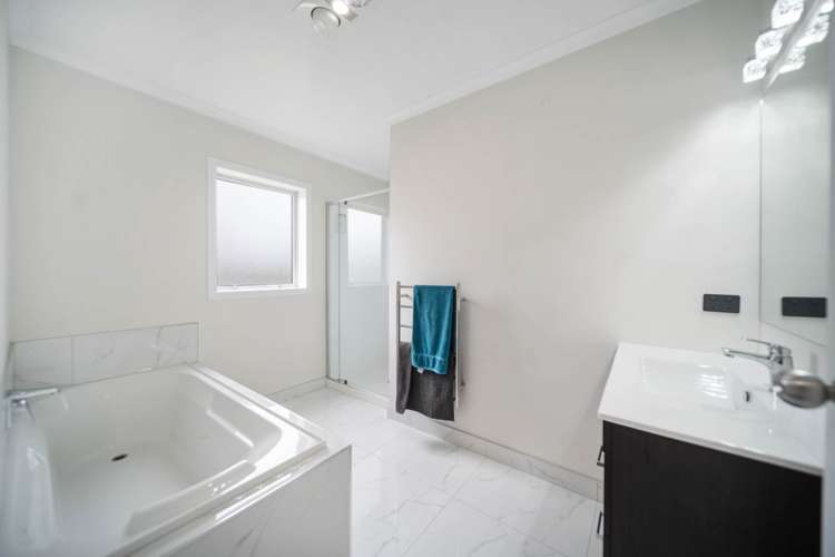 24 Hollowout Street Takanini_19