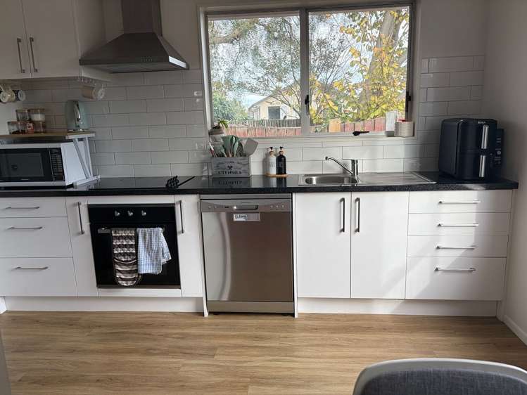 2/11 Farnborough Street Aranui_5