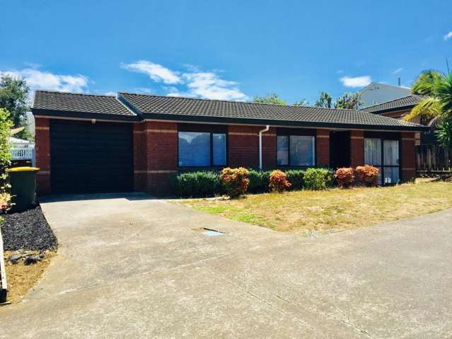 Spacious 3 Bedroom Home with Garage in Mangere Bridge