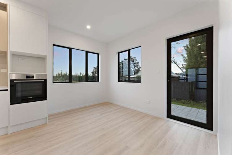 13, 17, 19 Whiteywood Street Westgate_26