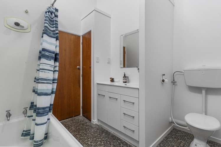 Units 1-4/156 Hutchinson Avenue New Lynn_11