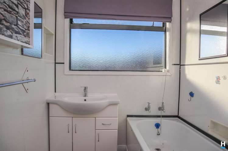 1 Ross Street Dunollie_13