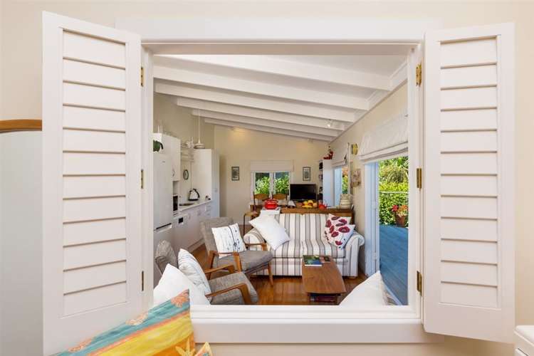 2/58 Beach Road Castor Bay_5