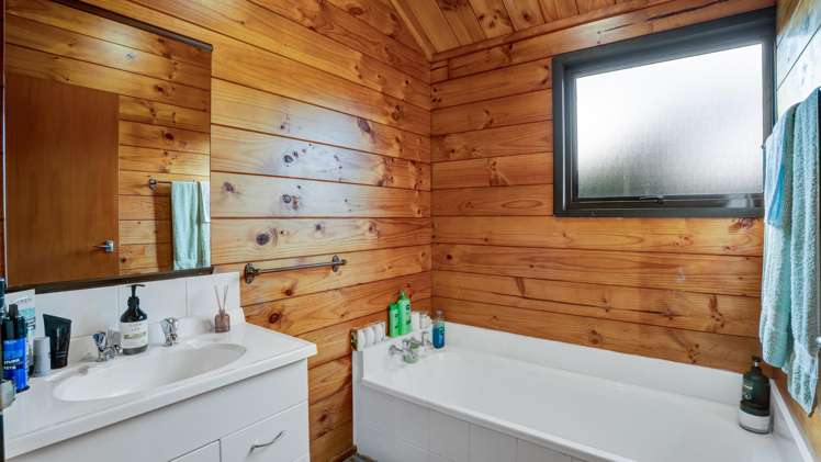 8 Pohutukawa Drive Opunake_18