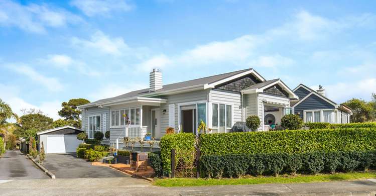 60 Marine Parade Mellons Bay_32