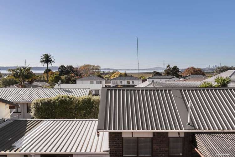 84 Roberts Road Te Atatu South_18