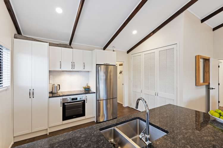 5b Kauri Road Stanmore Bay_15