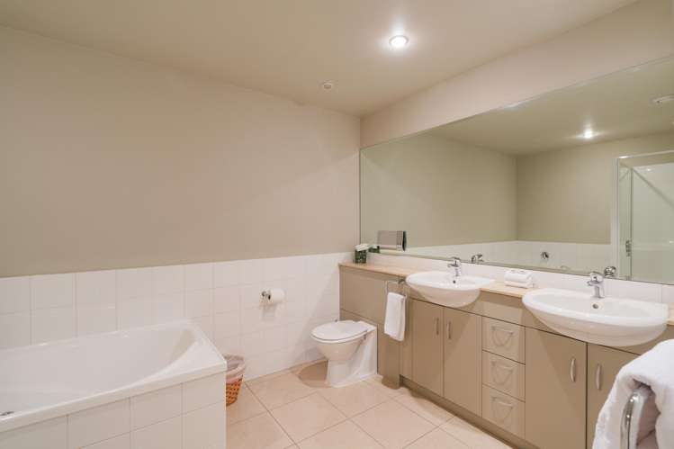 2/10 Lake Street Queenstown_28