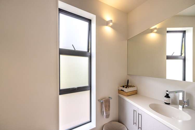 33c Ocean Road Surfdale_14