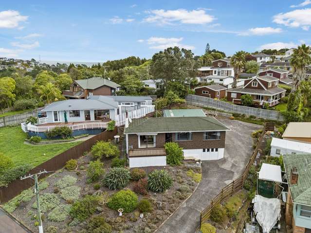 Spacious Home in Mount Roskill with onsite parking