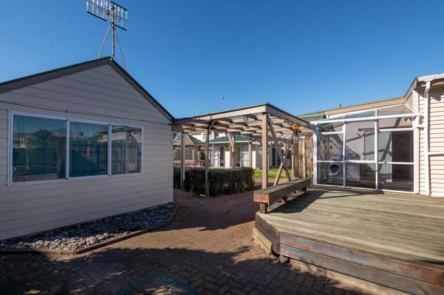 Freehold - Excellent AAA Lease in place.