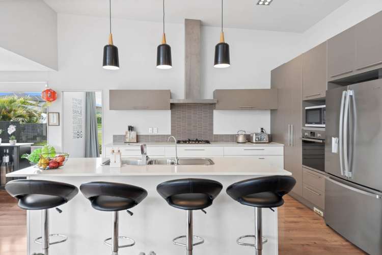 52 Intrepid Crescent Beachlands_13