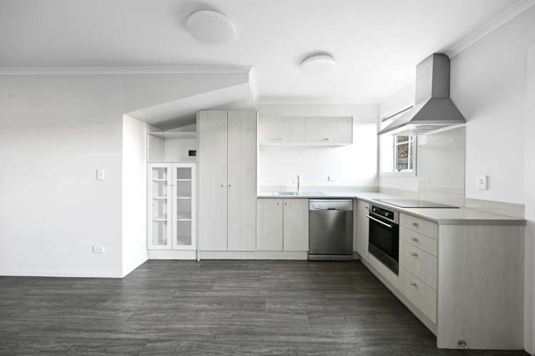 1 Chiefs Court Hamilton East_2