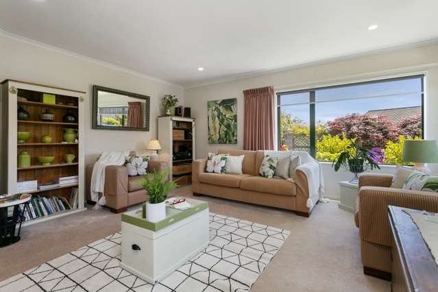 2/30 Fairview Terrace Waipahihi_1