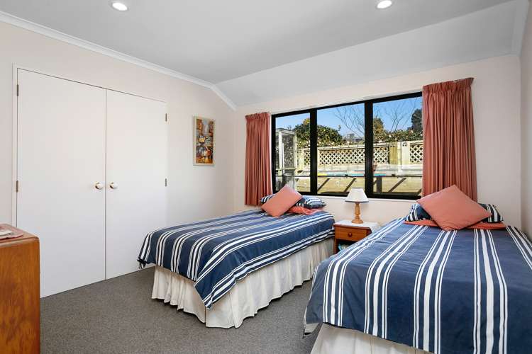 10 Fairburn Place Leamington_16