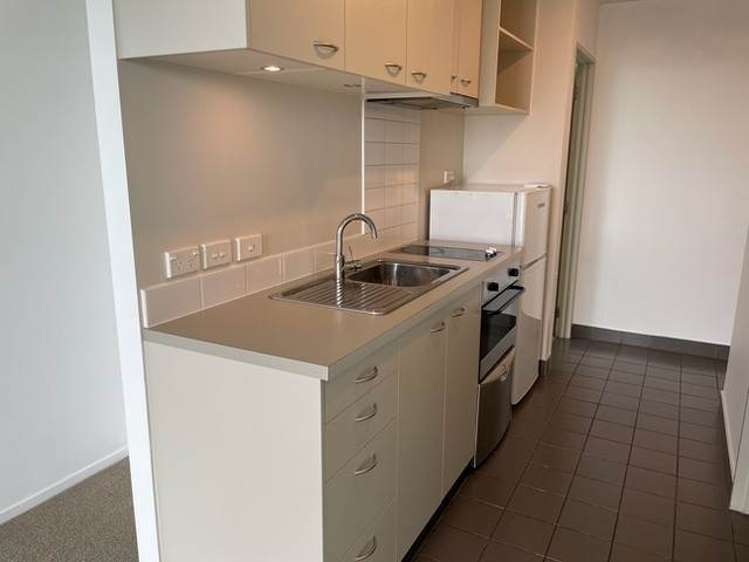1208/17 Amersham Way_0