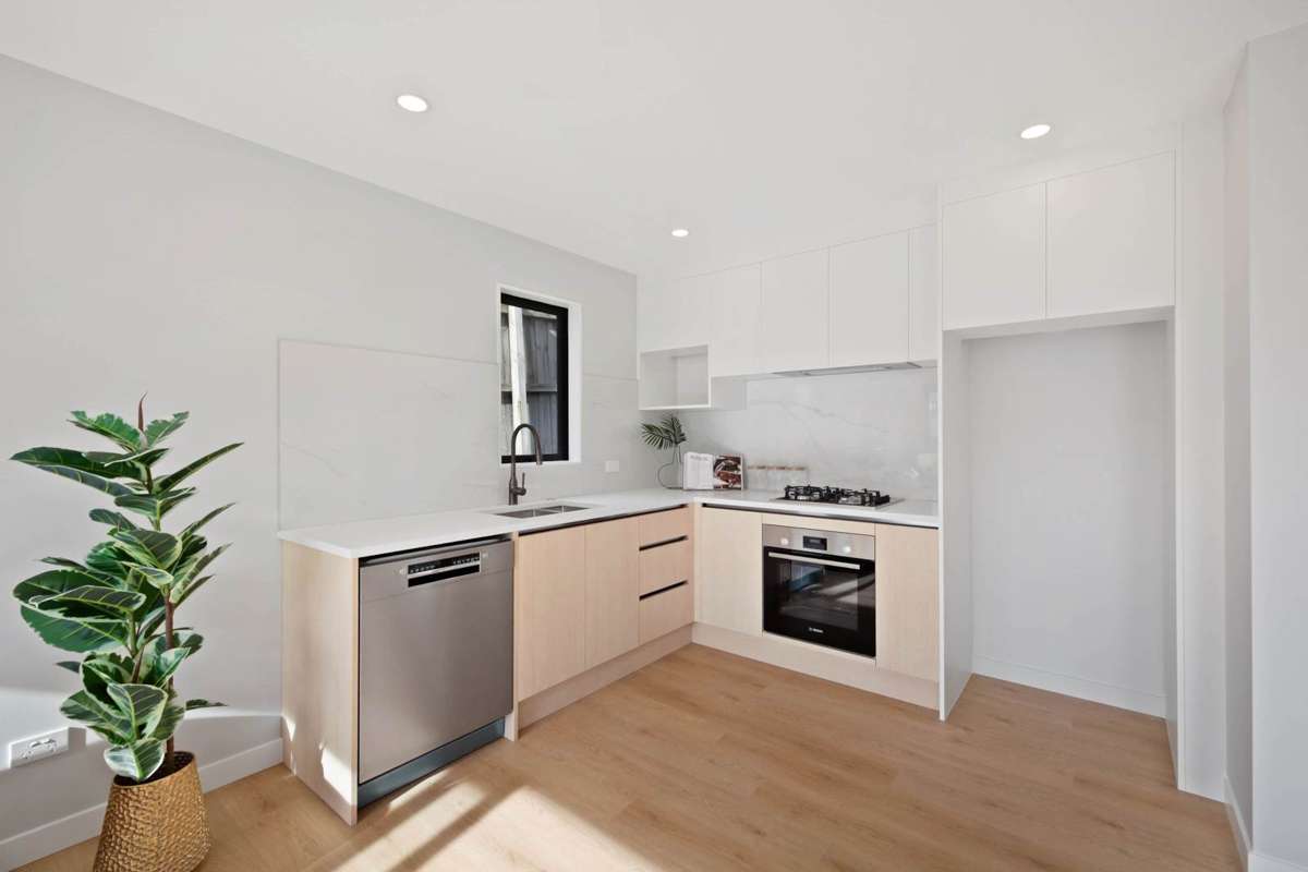 1A Meadow Crescent_2