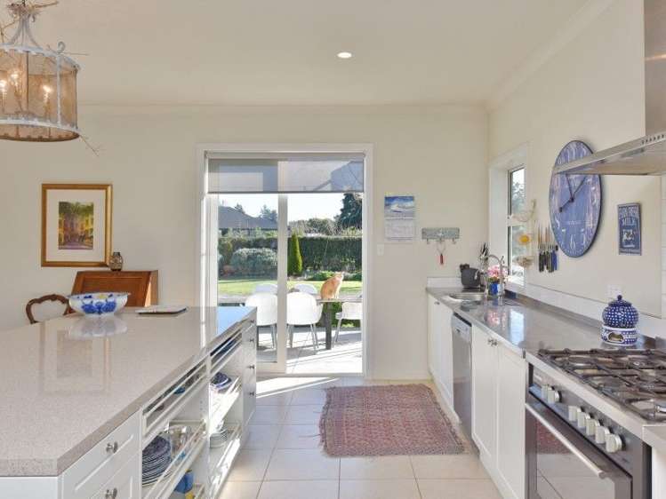 2 Elm Grove Amberley_5