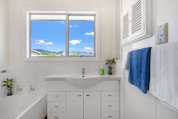 10 Cornwall Place Stoke_17