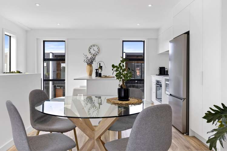 2/15 and 12/15 Keehan Drive Hilltop_5