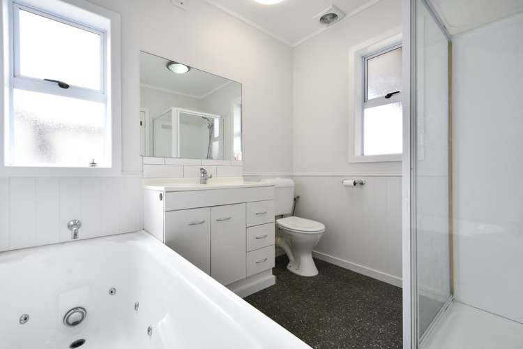 1 River Road Te Atatu Peninsula_11