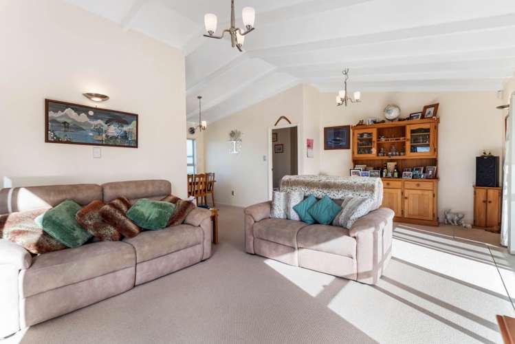 42a Target Road Totara Vale_7