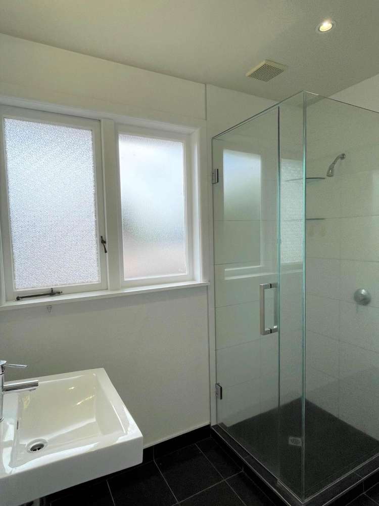 8 Grainger Road Te Atatu South_10