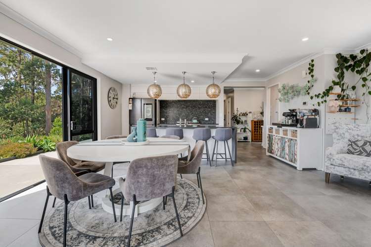 8 Roberts Road Matakatia_10