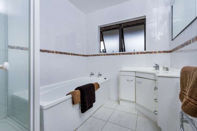 850 East Coast Road Oteha_12