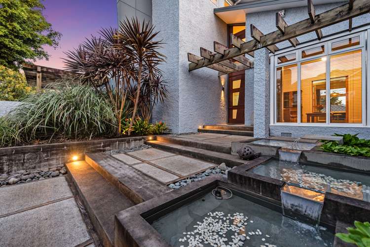 132 River Road Hamilton East_19