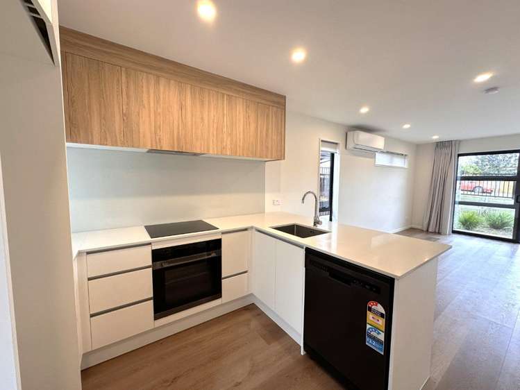 321 Glengarry Road Glen Eden_3