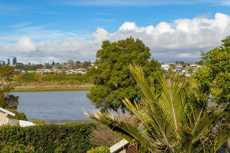 4 Sunny Bay Road Matua_36