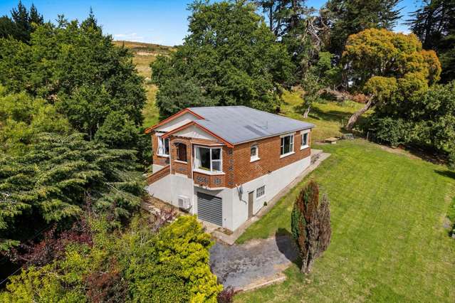 Elevated Brick Home - Sun, Space, & 1397sqm Site