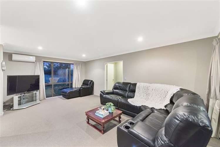 8 Somerton Drive Huntington_9