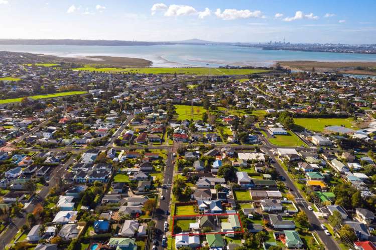 61 Sylvan Crescent Te Atatu South_21